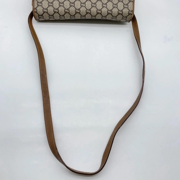 Authentic GUCCI GG Plus Beige Brown
PVC Leather Shoulder Bag - Picture 9 of 16